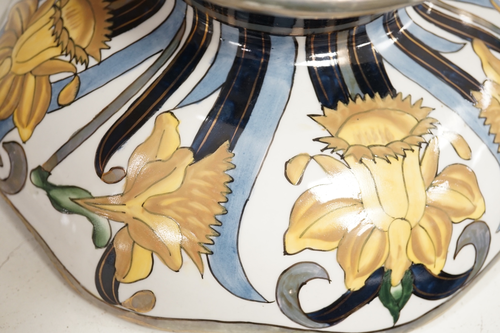 A pair of Fieravino pedestal daffodil dishes, 31cm diameter. Condition fair, one with notable surface wear.